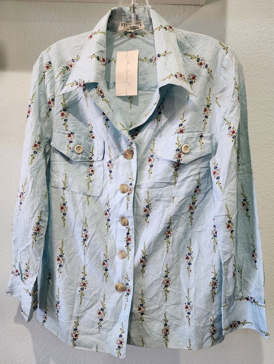 Vin Vert by Sanyo Tops - VIN VERT by Sanyo Shokai | Light Blue Floral Button-Up Shirt | Vintage